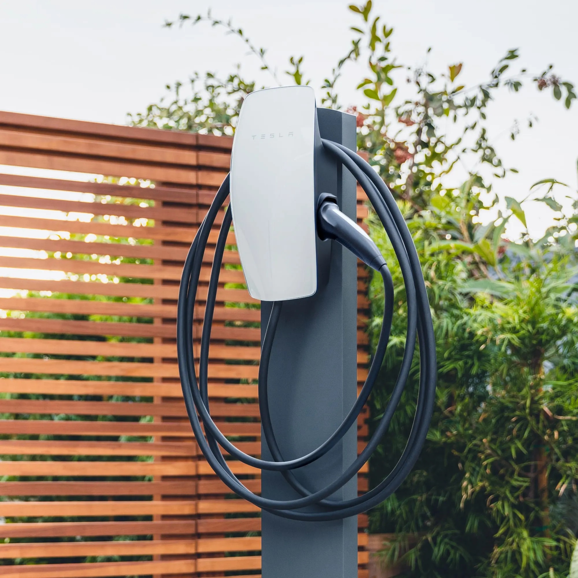 Tesla Wall Connector - Aguirre Montaje SpA instalador recomendado por Tesla en Aysén
